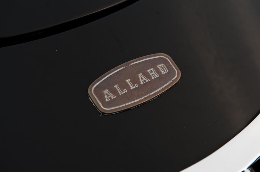 Логотип Allard M1 Drophead Coupe 1948 года  (фото 10 из 13)